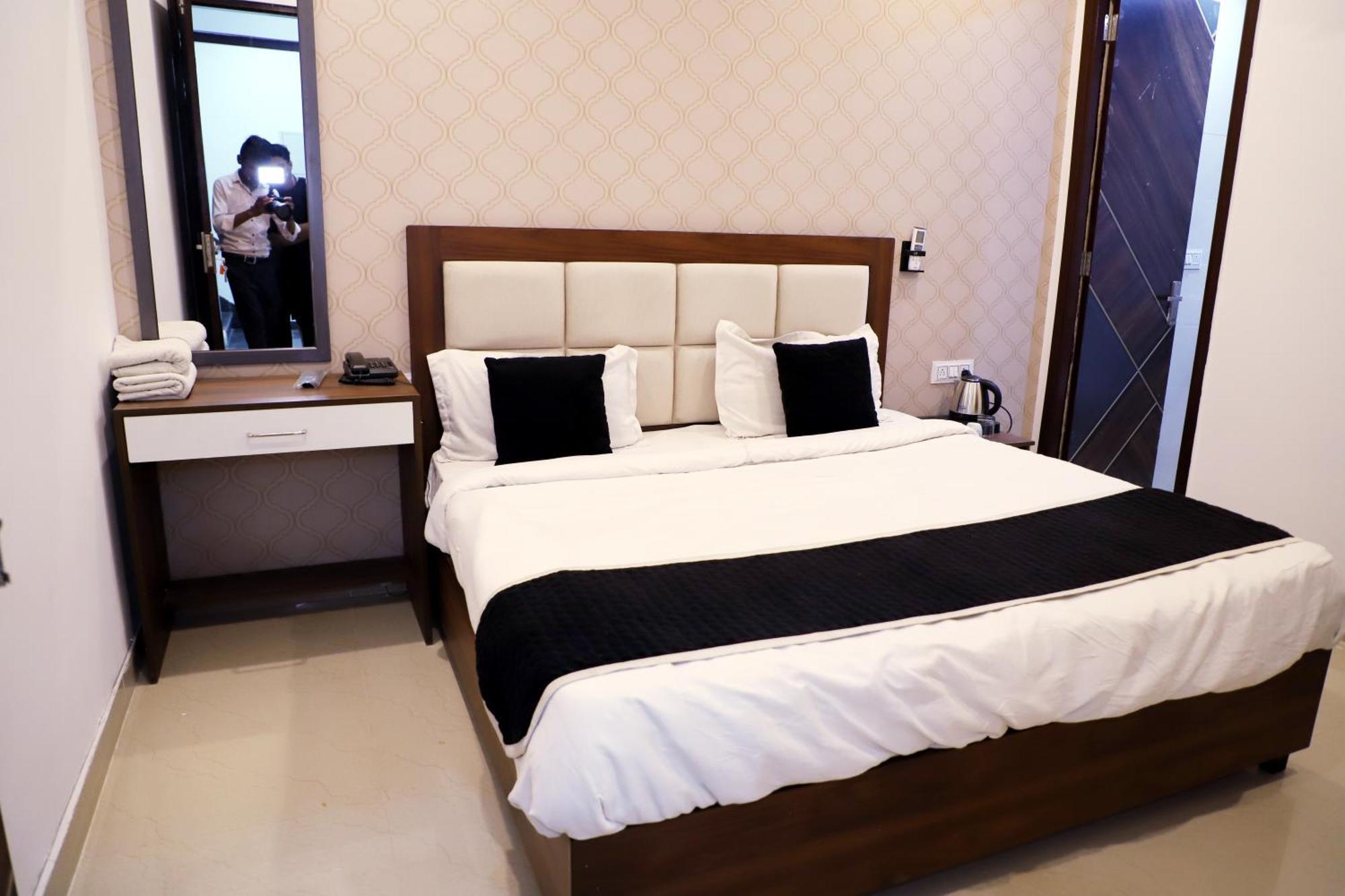Royal Park Inn Greater Noida Exterior photo